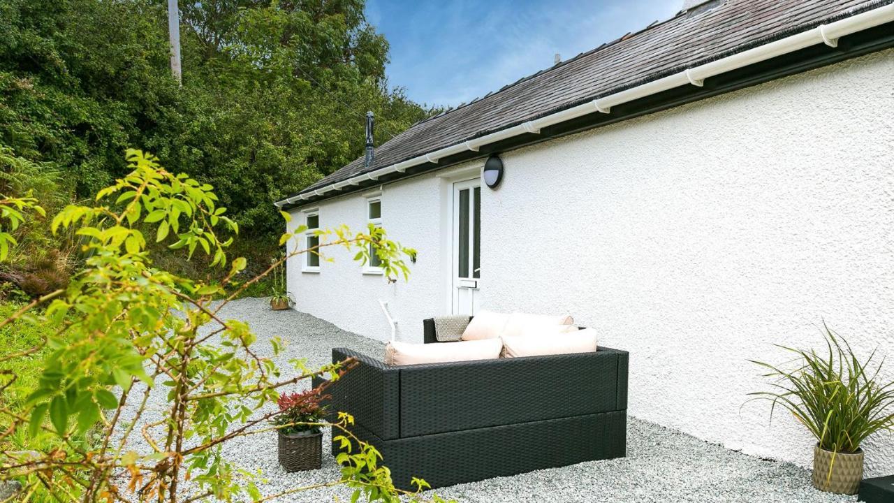 Tan Yr Allt Llangadwaladr  Exterior photo